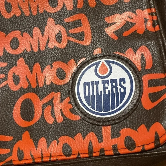 Edmonton Oilers NHL clutch purse - Picture 3 of 6